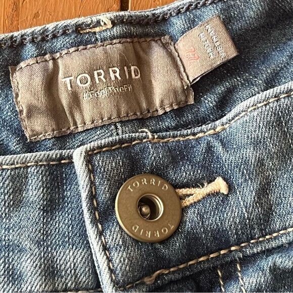 Torrid Feel The Fit Denim Jean Shorts - Picture 3 of 6